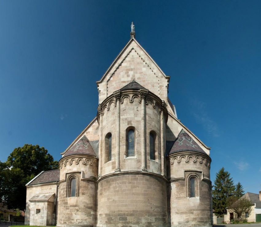 Szent Jakab apostol-plébániatemplom, Lébény