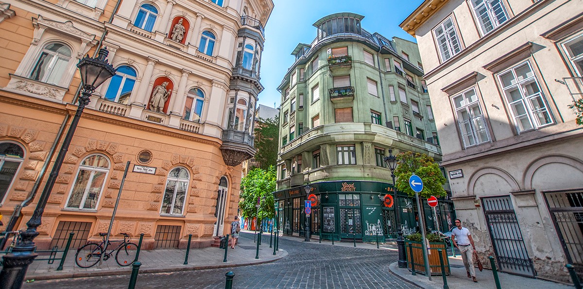 A Veres Pálné utca kincsei: 6 látnivaló a pesti belváros egyik leghangulatosabb részén