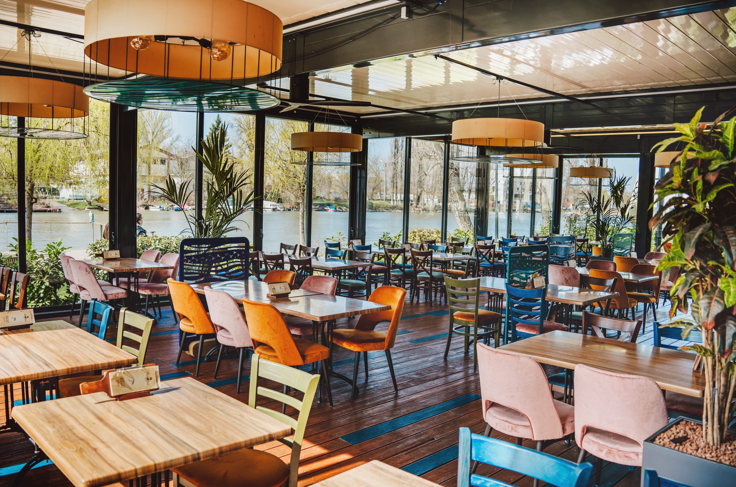 9 remek gasztrohely Budapesten és környékén, ha vízparti élményekre vágytok